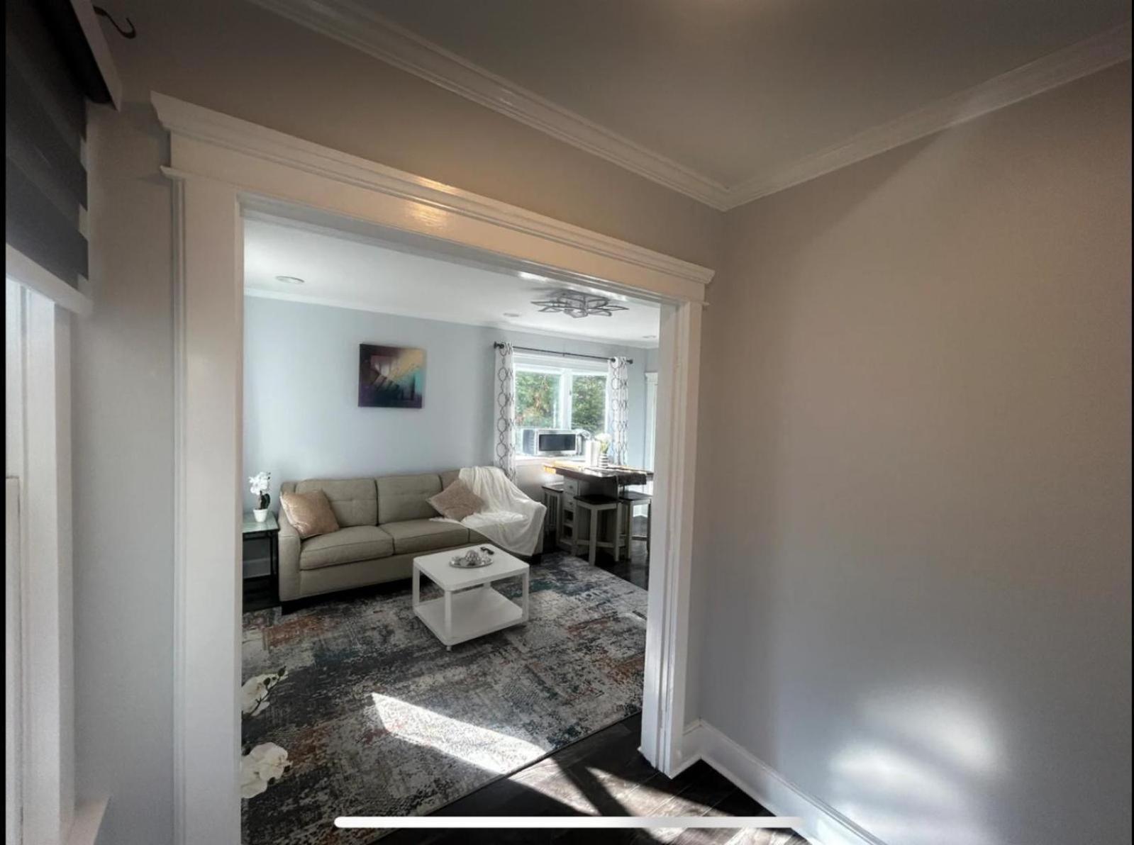 Private Suite In Huntington Station Exterior photo