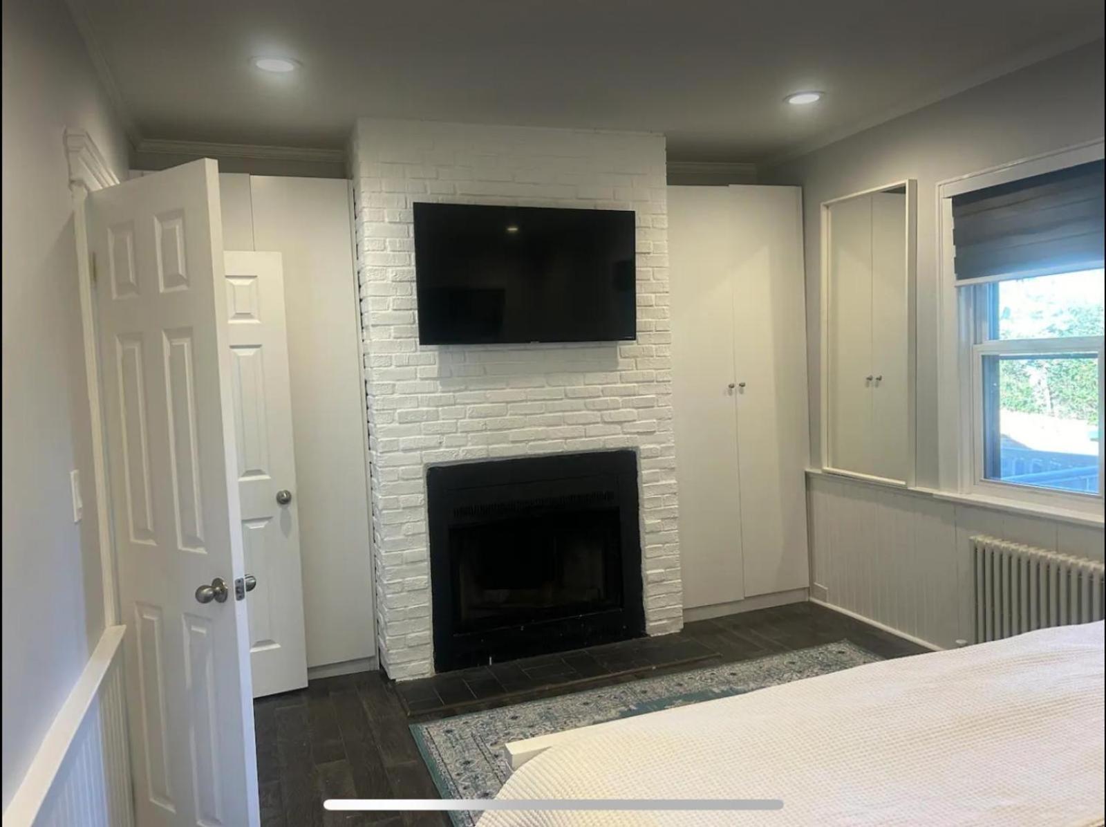 Private Suite In Huntington Station Exterior photo