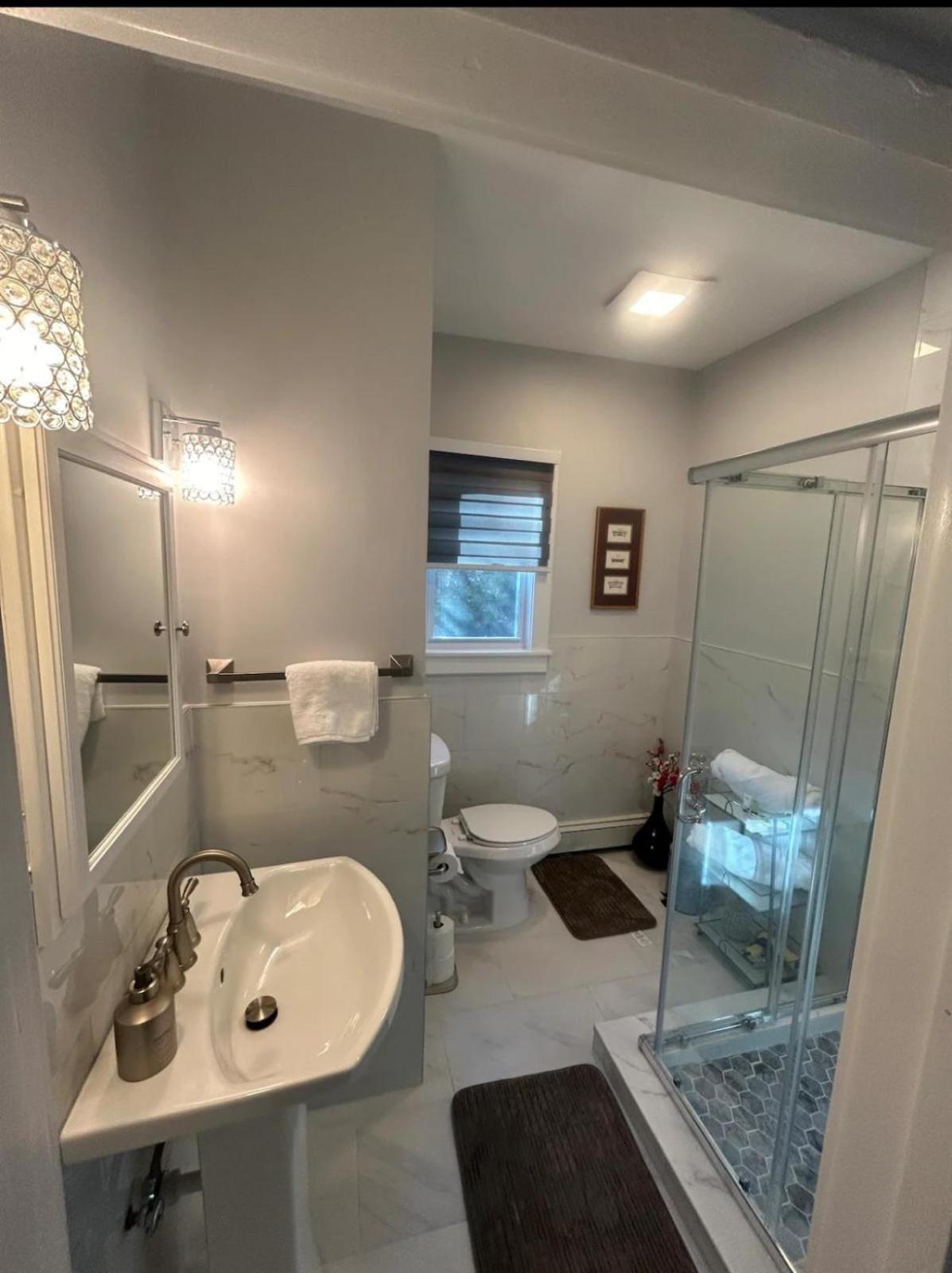 Private Suite In Huntington Station Exterior photo